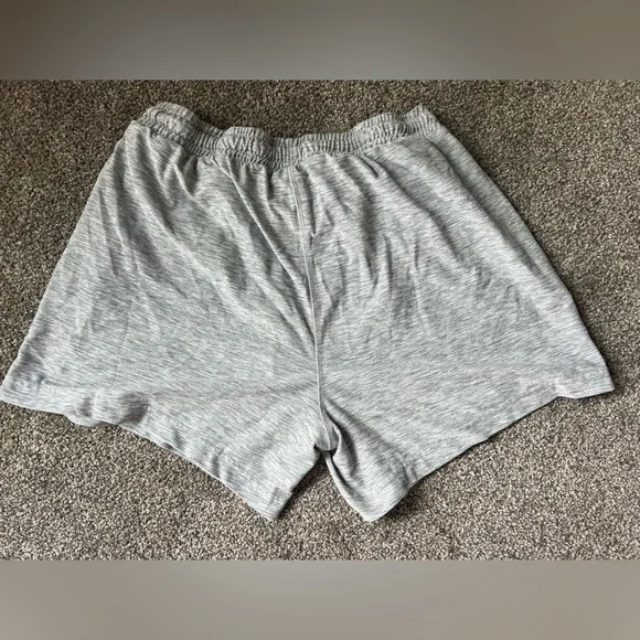 Old Navy Women’s Breathe ON Athletic Short in Medium Gray Size Medium - Picture 2 of 7